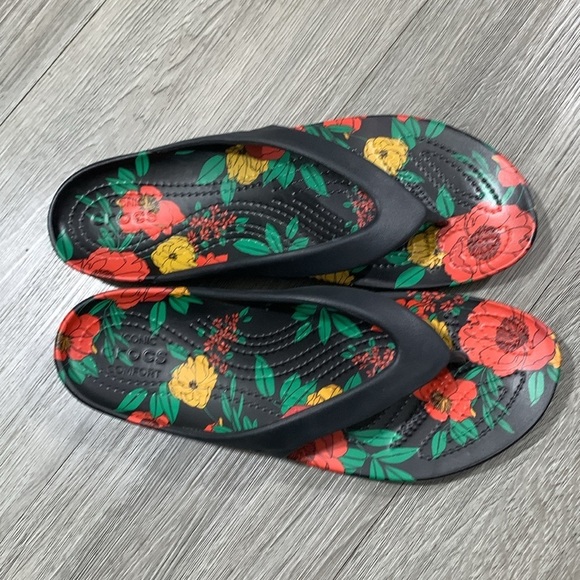 Crocs Kadee II Printed Floral FlipFlop Black/Floral Slip-On Thong Sandals size 9 - Picture 2 of 7
